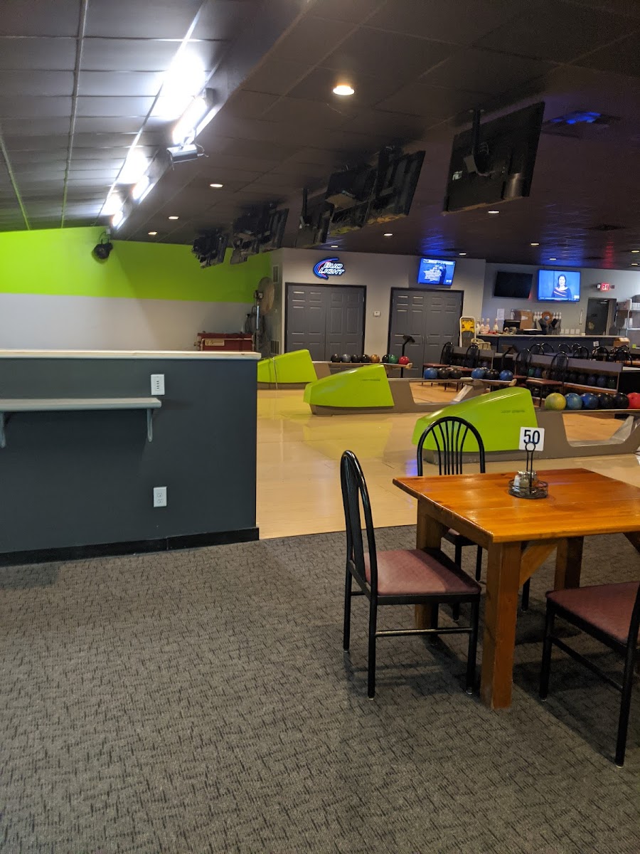 Crawfords Pizza Pub & Pins